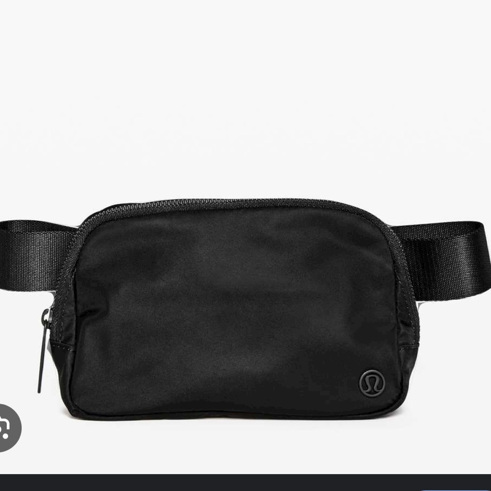Lululemon everywhere belt bag